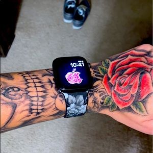 Series4 Apple Watch2 bands,charger,&box included